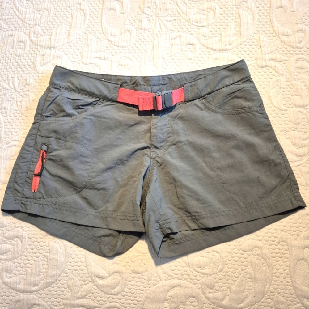 Columbia women's size 2 Omni Wick light weight gray green shorts VGUC